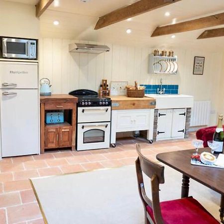 Pass The Keys Goose Feather Barn, Wedmore Luxury Cottage For Two Exterior photo